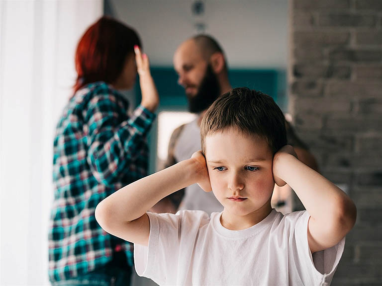 Hành vi của cha mẹ khiến con trẻ bị stress